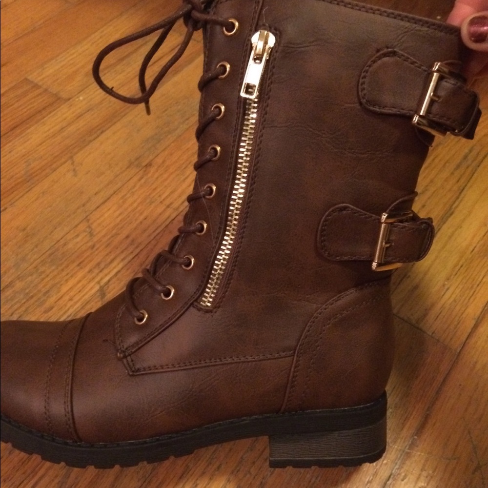 Brown boots with zip pockets-6.5, new & never worn